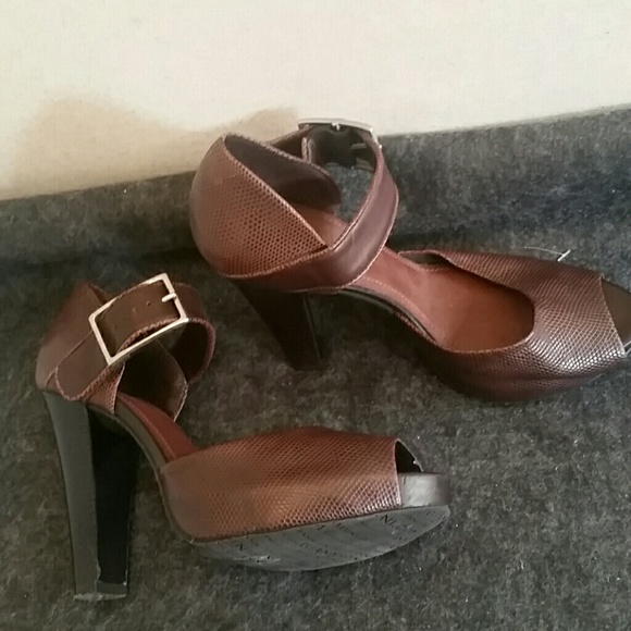 Gianni Bini Stack heel peep toe 7.5 euc - Picture 2 of 7